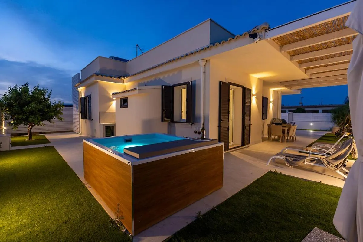 Villa Teresann Con Jacuzzi Riscaldata Santa Maria Del Focallo