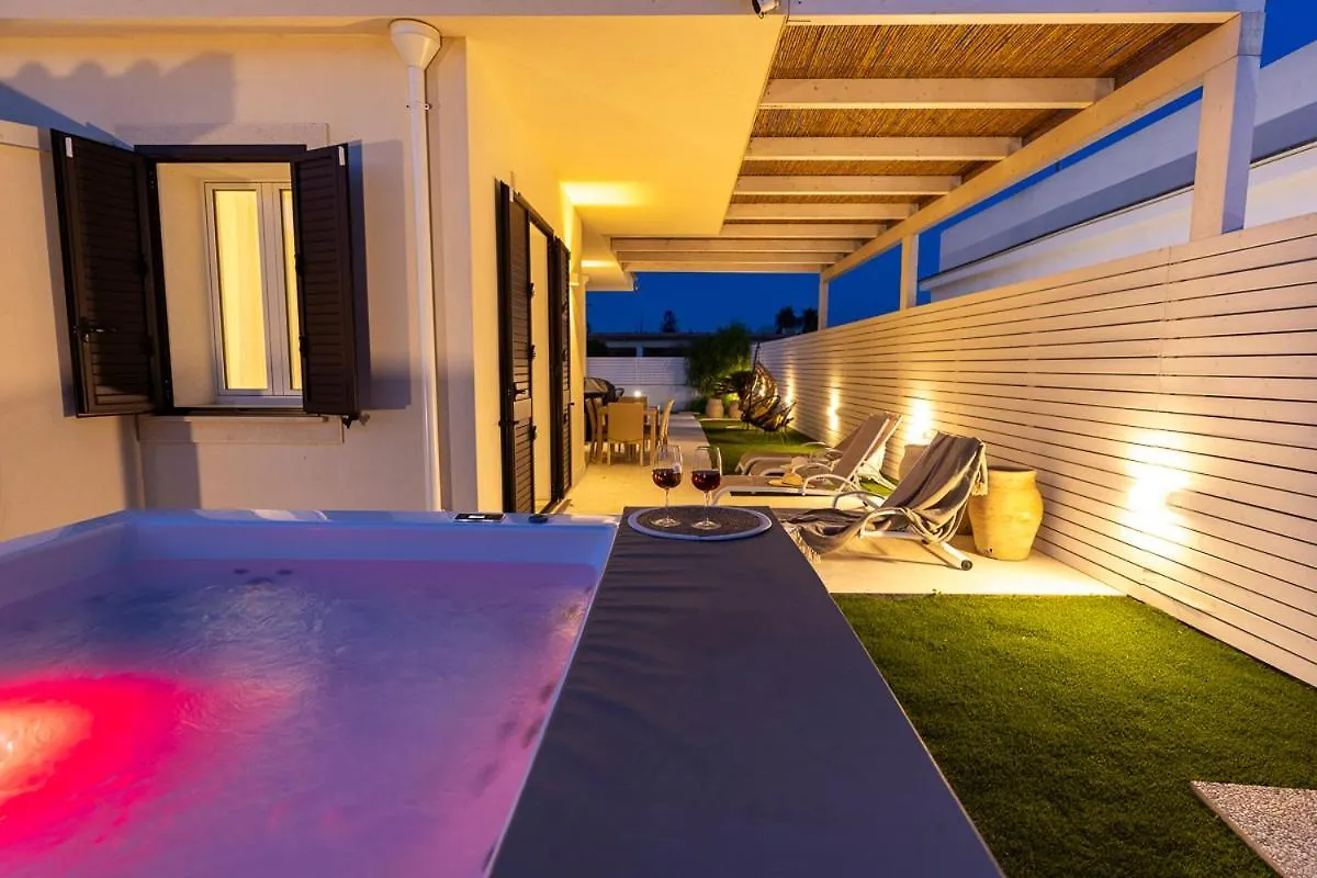 Villa Teresann Con Jacuzzi Riscaldata Santa Maria Del Focallo