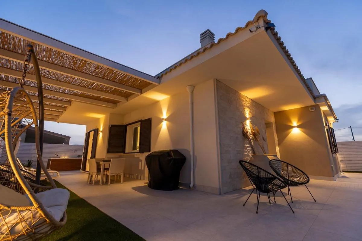 Villa Teresann Con Jacuzzi Riscaldata Santa Maria Del Focallo