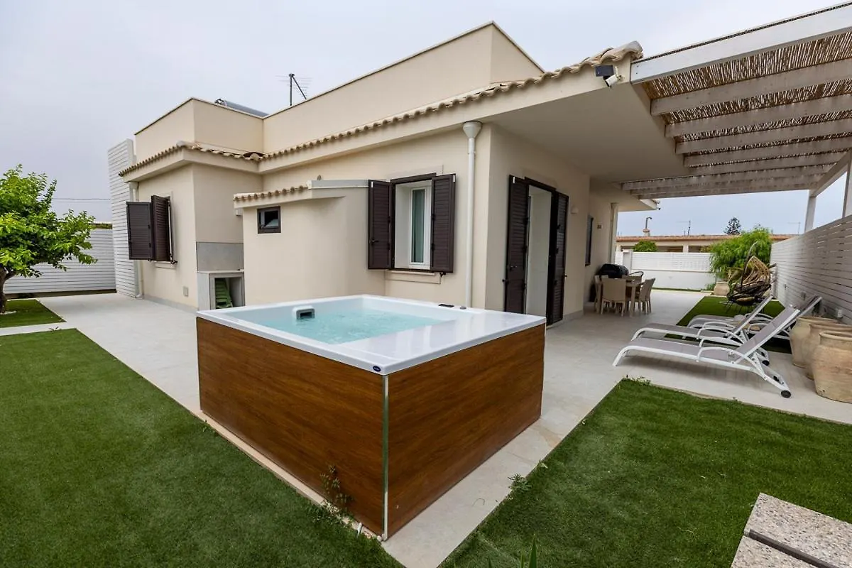 Villa Teresann Con Jacuzzi Riscaldata Santa Maria Del Focallo