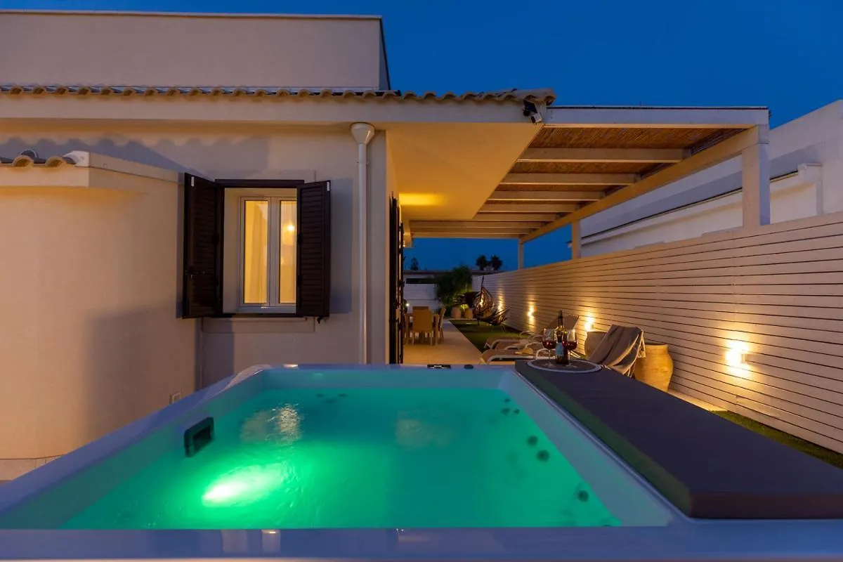 Villa Teresann Con Jacuzzi Riscaldata Santa Maria Del Focallo 0*,